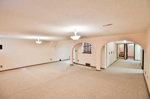 318 Mcmaster Boulevard West, Lethbridge, AB - Indoor Photo Showing Other Room