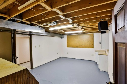 318 Mcmaster Boulevard West, Lethbridge, AB - Indoor Photo Showing Basement