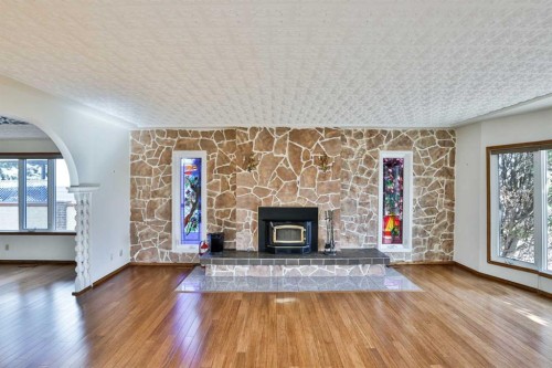 318 Mcmaster Boulevard West, Lethbridge, AB - Indoor Photo Showing Living Room With Fireplace