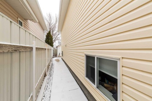 53 St James Crescent North, Lethbridge, AB -  Photo Showing Other Room