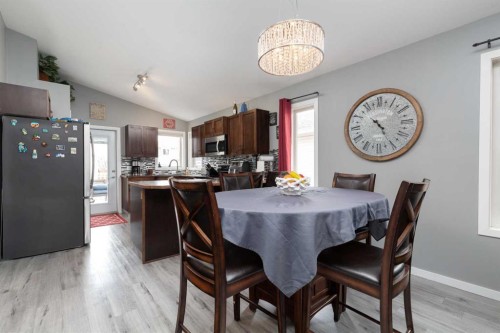 53 St James Crescent North, Lethbridge, AB - Indoor Photo Showing Dining Room