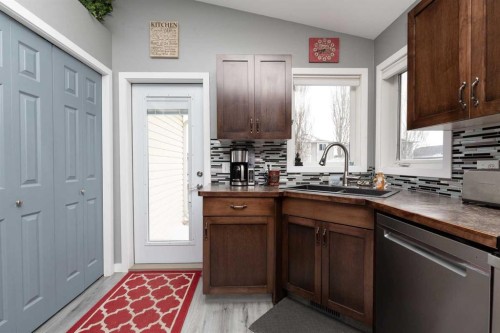 53 St James Crescent North, Lethbridge, AB - Indoor Photo Showing Kitchen With Double Sink
