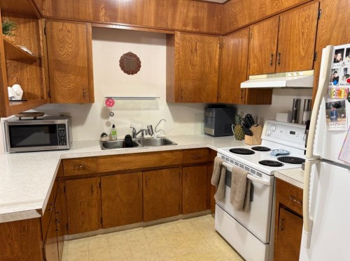 146 Mcgill Boulevard West, Lethbridge, AB 