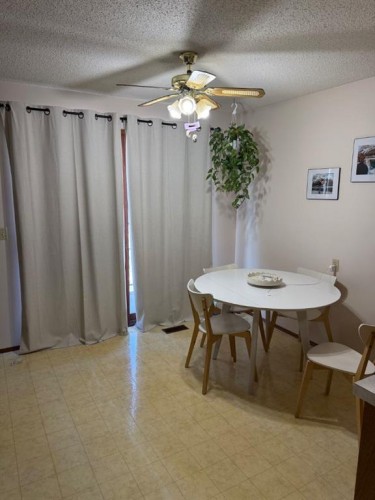 146 Mcgill Boulevard West, Lethbridge, AB 