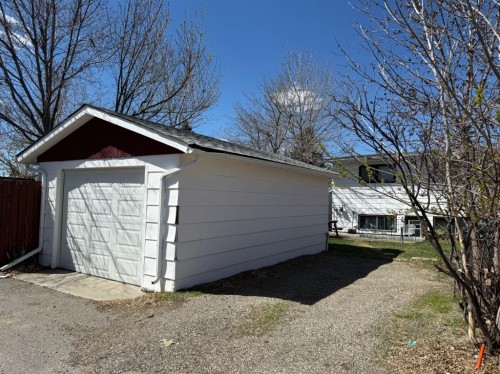 146 Mcgill Boulevard West, Lethbridge, AB 