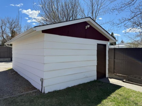 146 Mcgill Boulevard West, Lethbridge, AB 