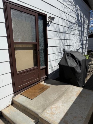 146 Mcgill Boulevard West, Lethbridge, AB 