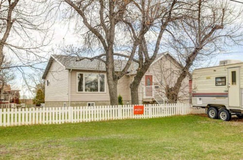 379N 300 E, Raymond, AB - Outdoor