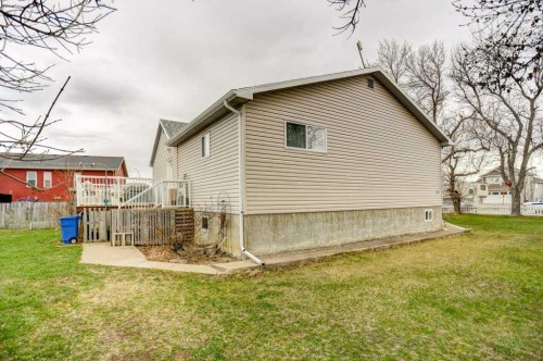 379N 300 E, Raymond, AB - Outdoor