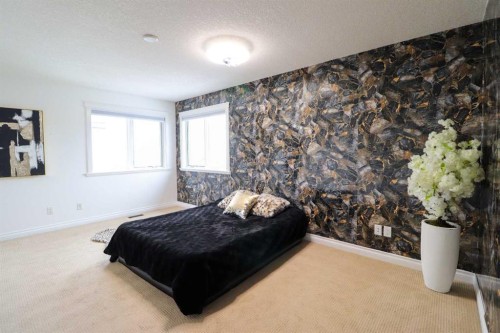 4 Heritage Point West, Lethbridge, AB - Indoor Photo Showing Bedroom