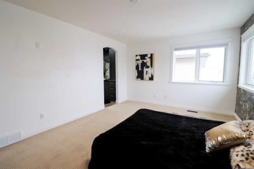 4 Heritage Point West, Lethbridge, AB - Indoor Photo Showing Other Room