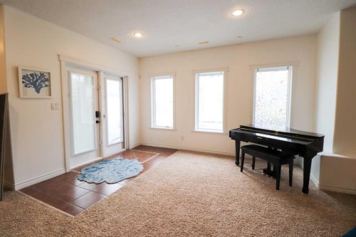 4 Heritage Point West, Lethbridge, AB - Indoor Photo Showing Other Room