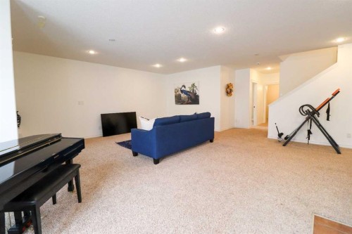 4 Heritage Point West, Lethbridge, AB - Indoor Photo Showing Other Room