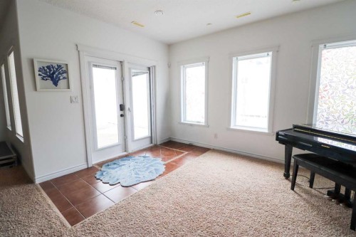 4 Heritage Point West, Lethbridge, AB - Indoor Photo Showing Other Room