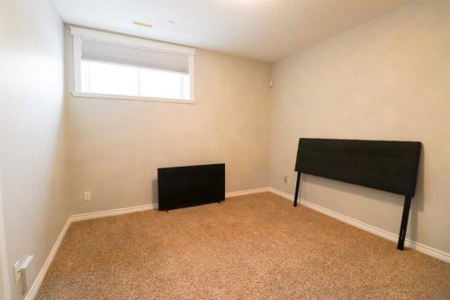 4 Heritage Point West, Lethbridge, AB - Indoor Photo Showing Other Room