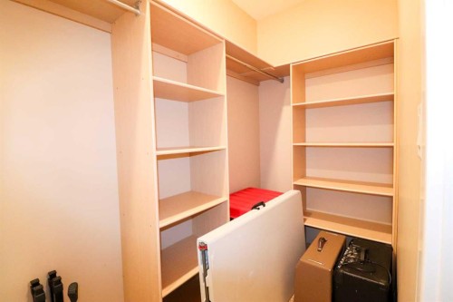 4 Heritage Point West, Lethbridge, AB - Indoor