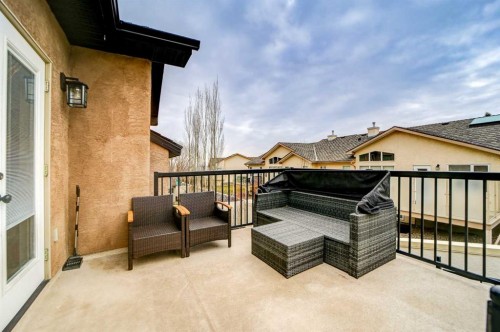 4 Heritage Point West, Lethbridge, AB - Outdoor With Exterior