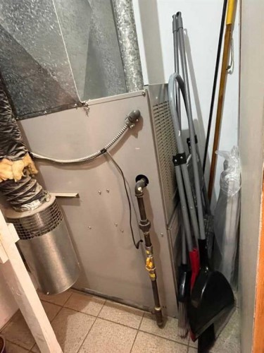 505 4 Street, Stirling, AB - Indoor Photo Showing Other Room