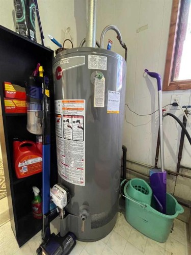 505 4 Street, Stirling, AB - Indoor Photo Showing Basement