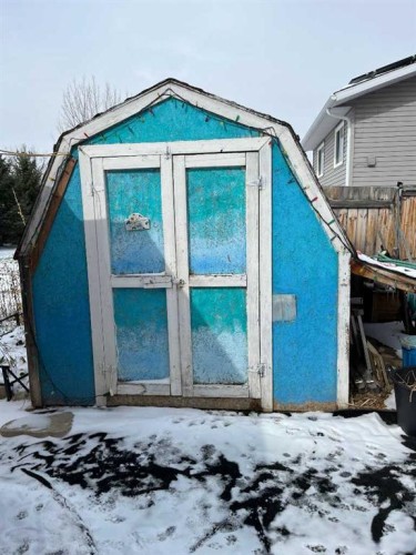 505 4 Street, Stirling, AB - Outdoor