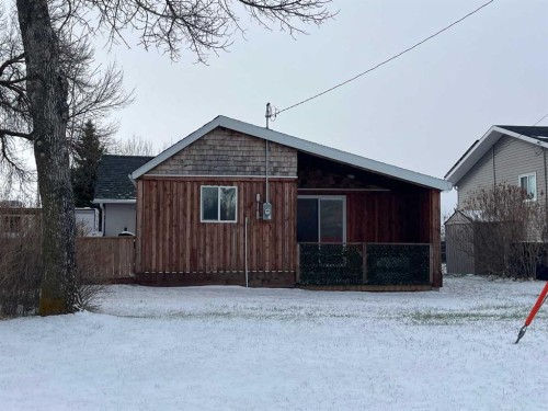 505 4 Street, Stirling, AB - Outdoor