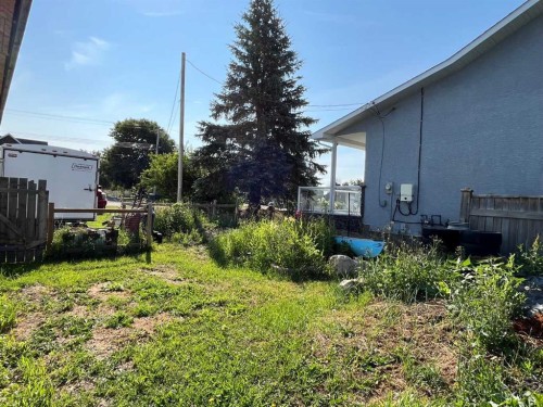 505 4 Street, Stirling, AB - Outdoor