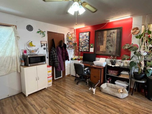 505 4 Street, Stirling, AB - Indoor