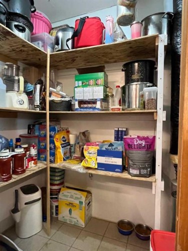 505 4 Street, Stirling, AB - Indoor