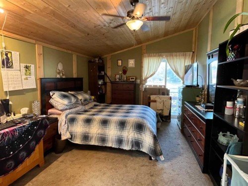505 4 Street, Stirling, AB - Indoor Photo Showing Bedroom