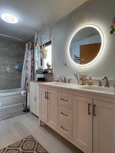 505 4 Street, Stirling, AB - Indoor Photo Showing Bathroom