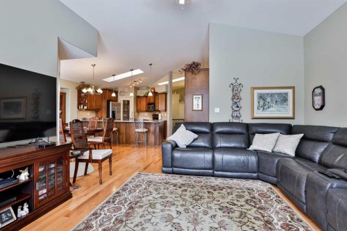 91 Fairmont Point South, Lethbridge, AB - Indoor Photo Showing Living Room