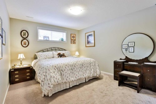 91 Fairmont Point South, Lethbridge, AB - Indoor Photo Showing Bedroom
