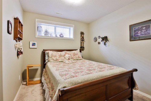 91 Fairmont Point South, Lethbridge, AB - Indoor Photo Showing Bedroom