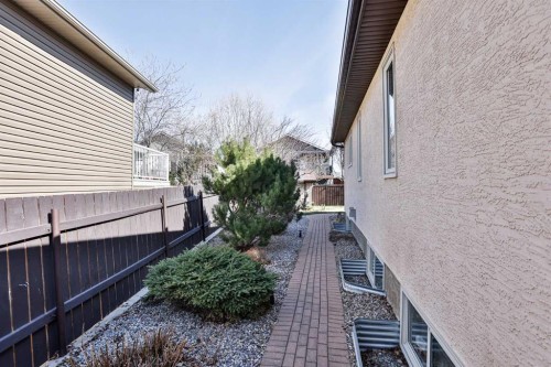 91 Fairmont Point South, Lethbridge, AB - Outdoor With Exterior