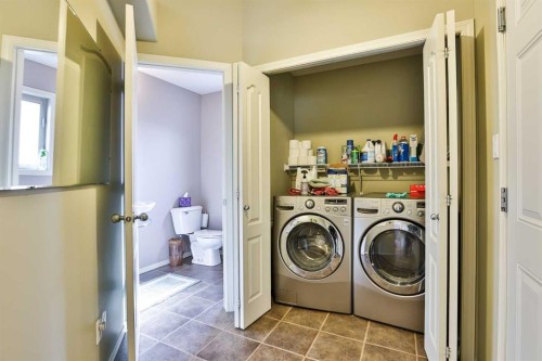 91 Fairmont Point South, Lethbridge, AB - Indoor Photo Showing Laundry Room