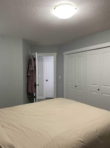 1988 Parkside Way, Coaldale, AB - Indoor Photo Showing Bedroom