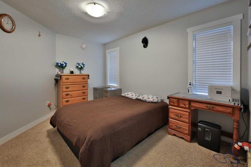 1988 Parkside Way, Coaldale, AB - Indoor Photo Showing Bedroom