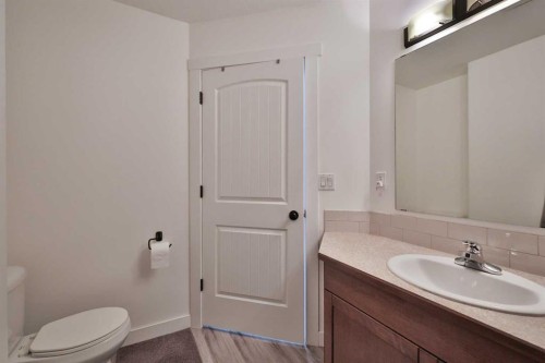 1988 Parkside Way, Coaldale, AB - Indoor Photo Showing Bathroom