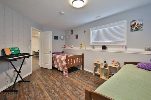1988 Parkside Way, Coaldale, AB - Indoor Photo Showing Bedroom