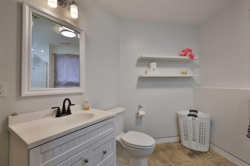1988 Parkside Way, Coaldale, AB - Indoor Photo Showing Bathroom
