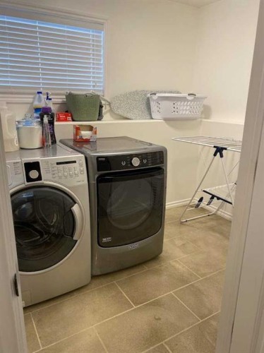 1988 Parkside Way, Coaldale, AB - Indoor Photo Showing Laundry Room