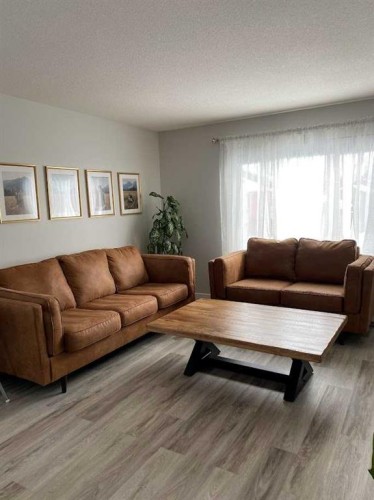1988 Parkside Way, Coaldale, AB - Indoor Photo Showing Living Room