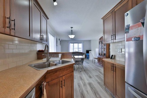 1988 Parkside Way, Coaldale, AB - Indoor Photo Showing Kitchen With Double Sink