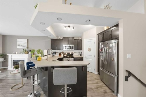389 Moonlight Way West, Lethbridge, AB - Indoor Photo Showing Kitchen