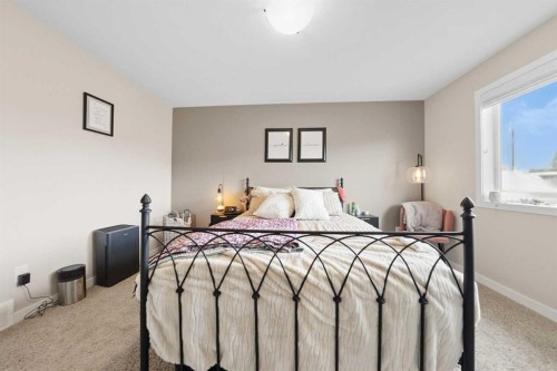 389 Moonlight Way West, Lethbridge, AB - Indoor Photo Showing Bedroom