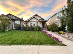 389 Moonlight Way WESTLethbridge, AB T1J 5K1