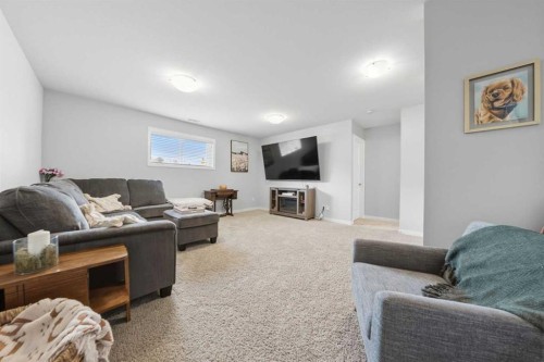 389 Moonlight Way West, Lethbridge, AB - Indoor Photo Showing Living Room