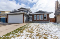 19 Beaverbrook Bay NORTHLethbridge, AB T1H 5Z6