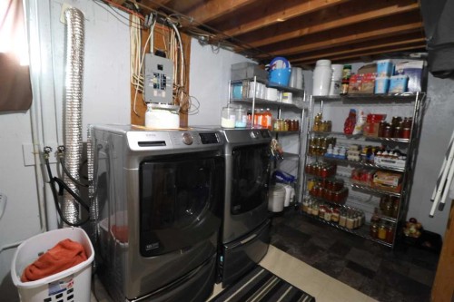 4726 57 Ave, Taber, AB - Indoor Photo Showing Laundry Room