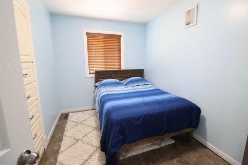 4726 57 Ave, Taber, AB - Indoor Photo Showing Bedroom